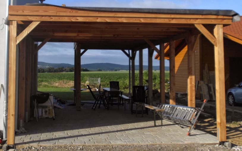 Einen Carport-Bausatz aus Holz kann man auch selbst aufbauen