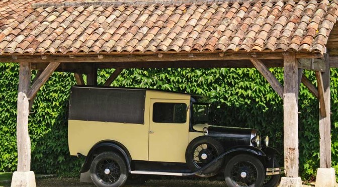 Einzel-Carport mit Auto